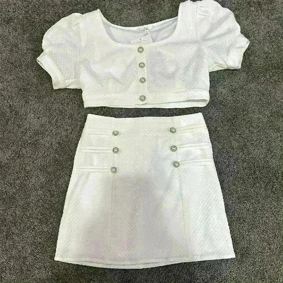 White matching set with pearl buttons - Picture 1 of 2